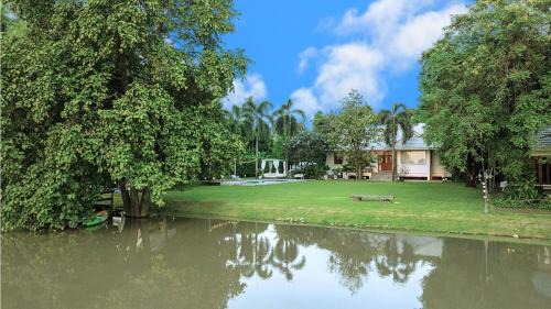 Sam Chuk House | Hide & Seek River Villa, Riverside Pool Villa , Suphan buri