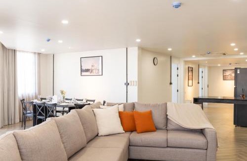 Bang Khun Phrom Hotel | Holmes Pranakorn