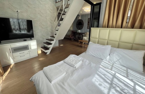 Kanchanaburi Hotel | Honey Queen Resort