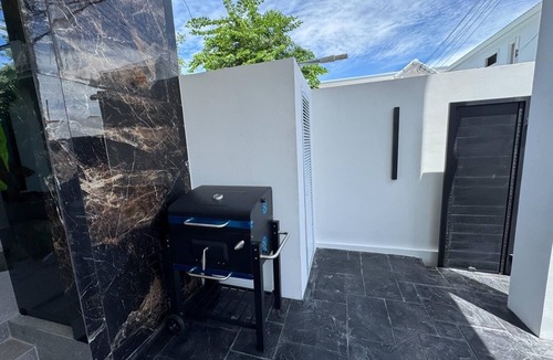 South Pattaya Villa | Indiluxe 5 bedroom luxury villa 5 minutes to walking street and nightlife