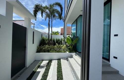 South Pattaya Villa | Indiluxe 5 bedroom luxury villa 5 minutes to walking street and nightlife