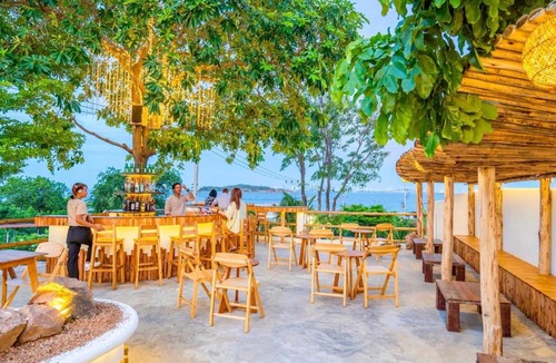 Koh Lan Bed & Breakfast | Kamari Cafe&Resort Kohlarn คามารีคาเฟ่แอนด์รีสอร์ทเกาะล้าน