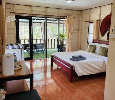 Phanom House | Khaosok gallery & camp