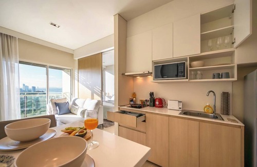 Na Chom Thian Apartment | King Bed Sea View Condo | 2 Resort Pools | 1min to Private Beach
