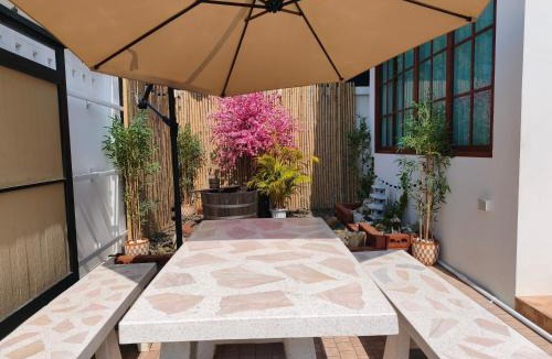 Muang House | Konijiwa Bangsaen Private Pool Karaoke BBQ