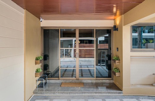 Nana Apartment | Laid Back Bangkok Living in a Retro Chic Retreat