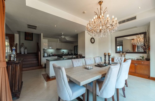 Choeng Thale House | Lakeview 4BR villa 4 minutes to Bangtao, Layan Beach with Laguna Golf course