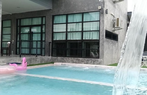Huai Yai Villa | Loft Life Pool villa