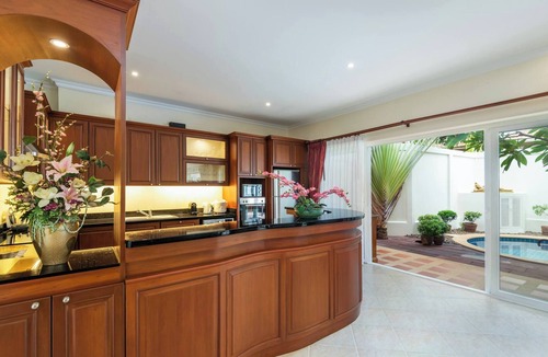 Jomtien Villa | Luxury 2BR pool villa Pratamnak Soi5 - 50m to beach