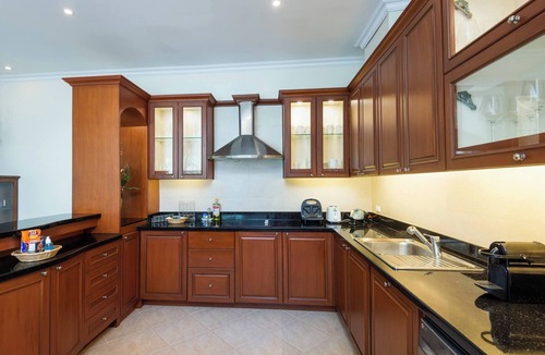 Jomtien Villa | Luxury 2BR pool villa Pratamnak Soi5 - 50m to beach