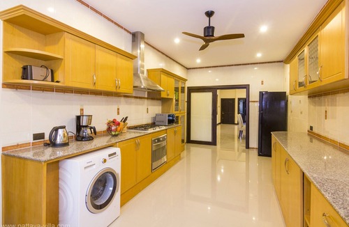 Nong Prue Villa | Luxury 4-Bed Villa near Beach with Free Electricity & Daily Clean