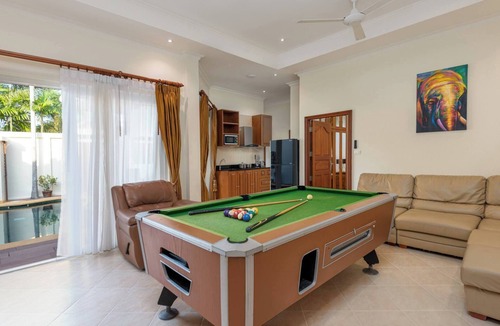 Jomtien Villa | Luxury 4BR pool villa Pratamnak Soi5 - 50m to beach