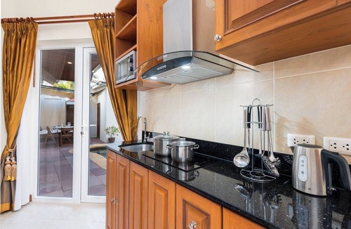 Jomtien Villa | Luxury 4BR pool villa Pratamnak Soi5 - 50m to beach