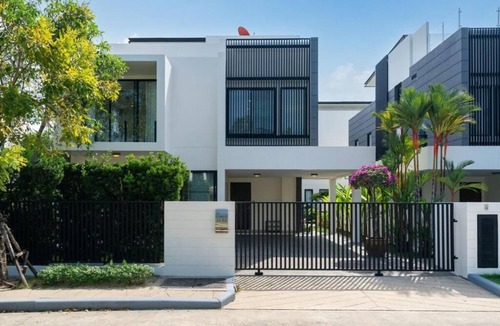 Laguna Villa | Luxury 5 bed Laguna Park no pool