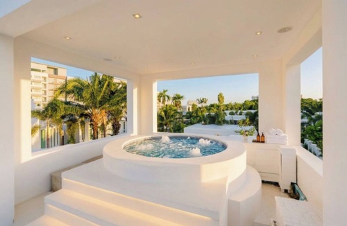 South Pattaya Villa | Luxury 5BR Villa Jomtien - Pool, Sports & Karaoke Close to the beach of pattaya