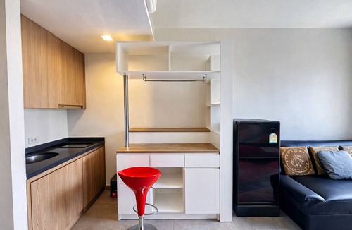 Pratumnak Hill Apartment | Luxury Balcony View with Open Sky and Greenery