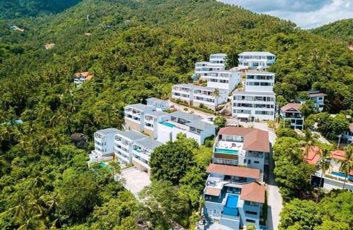 Bang Kung Villa | Luxury Retreat Awaits Exquisite Villa for Rent with Breathtaking Views.