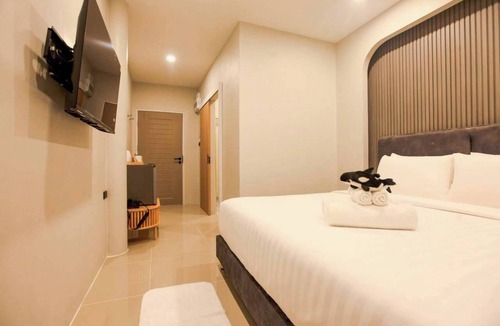 Pak Nam Hotel | Miami Seaview