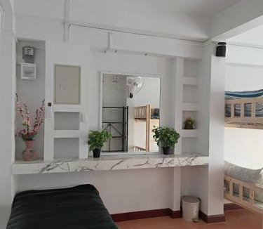 Na Thon Hostel | Middle Road Hostel