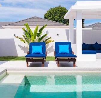 Bophut Villa | Modern 3 bedroom private pool villa near Fishermans Village