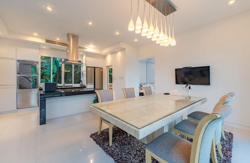 Patong Villa | Modern 4 bedroom seaview pool villa only 1.4 km to Patong beach