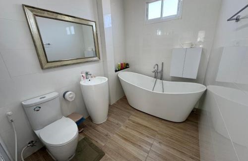 Chum Het House | MotoGP 15Min Private 3BR Home City Gated Community