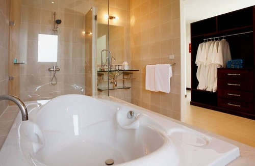 Nai Harn Villa | Nai Harn Beach Phuket 7 Bedroom Pool Villa