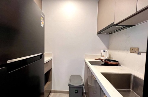 Rama 9 Apartment | Near Jodd Fairs w/Skyview, Pool, Game Room &Walk to MRT