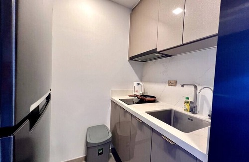 Rama 9 Apartment | Near Jodd Fairs w/Skyview, Pool, Game Room &Walk to MRT
