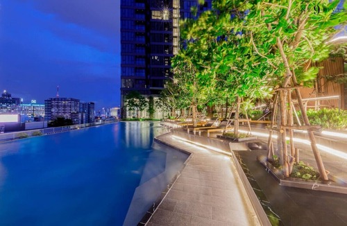 Rama 9 Apartment | Near Jodd Fairs w/Skyview, Pool, Game Room &Walk to MRT