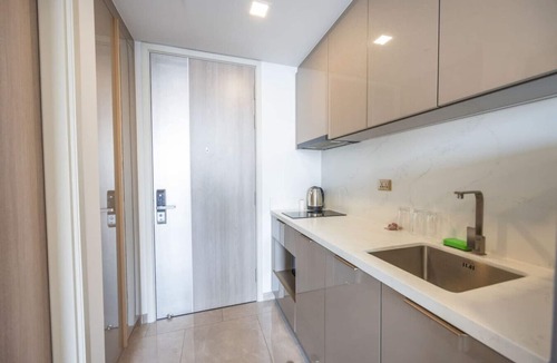Rama 9 Apartment | Near RCA Nightlife District, with Gym, Pool & Game Room 5m walk to MRT