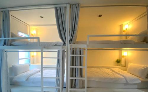 Bophut Hostel | Nomad Stay Hostel with Coworking Space