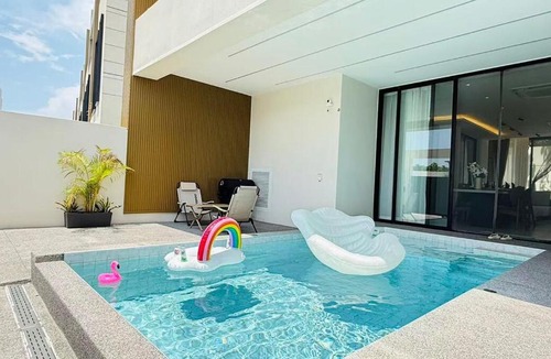 Central Pattaya Villa | NORD House KTV BBQ Terrace Pool Table And Swimming Pool