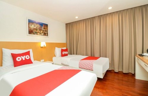 Si Phraya Hotel | OYO 225 Premier Place Hotel