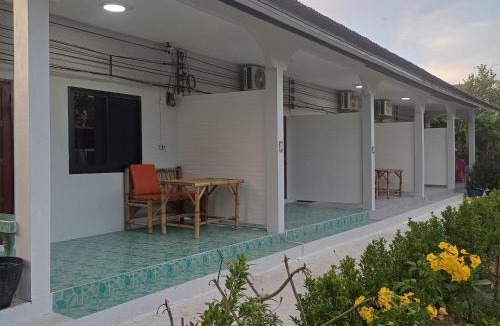 Bophut Hostel | P & T Guesthouse