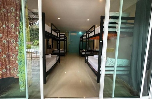Khlong Sok Hostel | painting family hostel