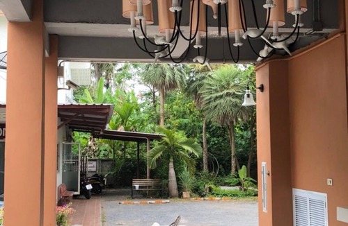 Talat Hotel | Papangkorn House