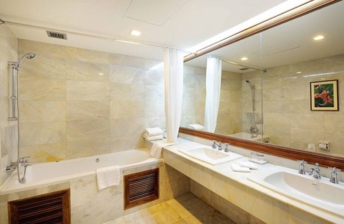 Patong Hotel | Paradise Suite Room, Partial Seaview #09