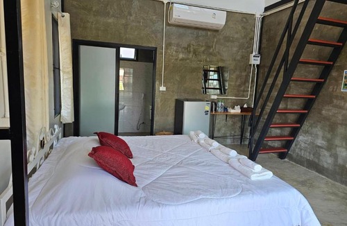 Khanong Phra Hotel | Parichat house ไร่ปาริชาติ