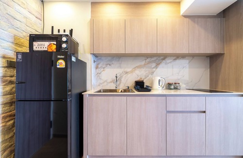 Pattaya Condo | Pattaya Golden Sunsets: Beach, Pool, Balcony, Gym