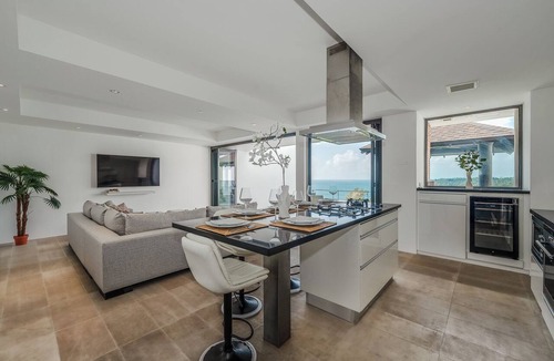 Cherngtalay Villa | Peaceful Seaview 3BR house - 5 min to Surin beach, Phuket