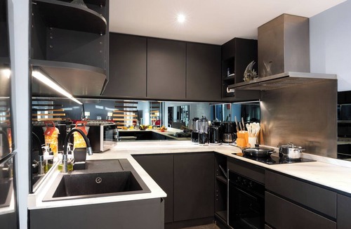 Nana Condo | Penthouse KingBed: 5minBTS Balcony 1GbWiFi
