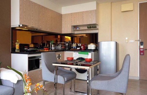 Khlong Tan Nuea Apartment | Pool/Gym Floor · Desk, Fast Wi-Fi, Balcony