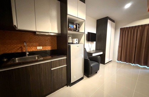 Pratumnak Hill Apartment | Pool-View Studio with Balcony - Nordic VIP 3, Pratumnak