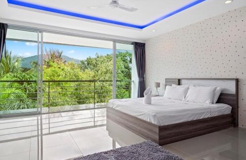 Kathu Villa | Pool Villa Golf Course View Central Phuket V331
