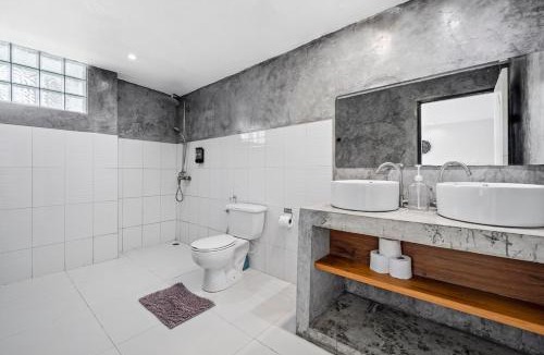 Kathu Villa | Pool Villa Golf Course View Central Phuket V331