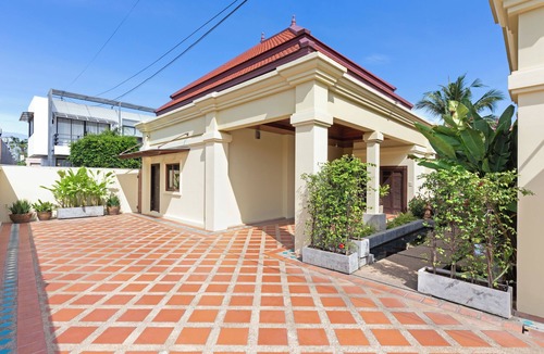 Nai Harn Villa | Private 6BR Tropical Estate near Nai Harn Beach