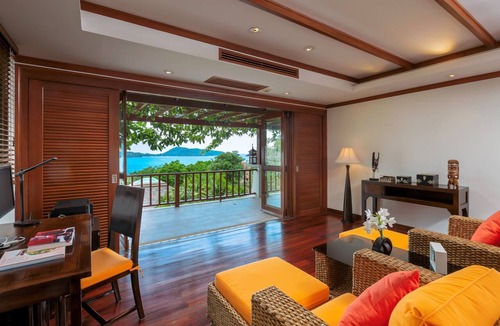 Patong House | Residence Disa – Panoramic sea views above Patong Bay, just steps from the beach