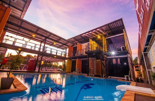 Chumphon Hotel | Retro Box Hotel