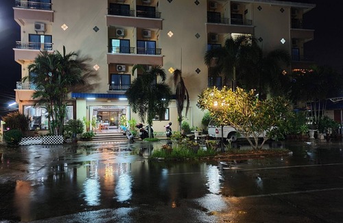 Chumphon Hotel | Ritzy House Hotel